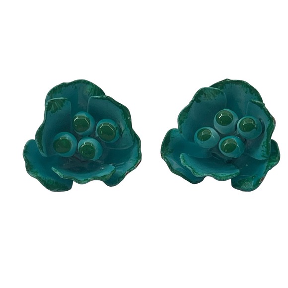 Elegant Green Floral Earrings - Picture 1 of 5
